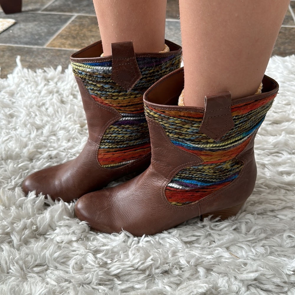 Bandolino Zamen Boho Southwestern Leather Cowgirl Boots Size 8M Brown Woven Knit